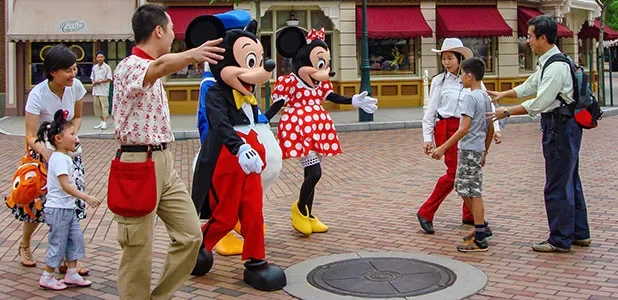 4 Days Hong Kong Family Tour to Disneyland & Victoria Peak